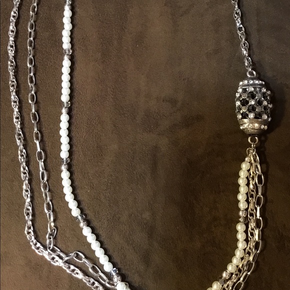 Necklace triple strap silver tone pearls & charm. - Picture 3 of 7